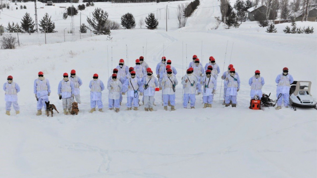 Komandolar eğitimlerine devam ediyor